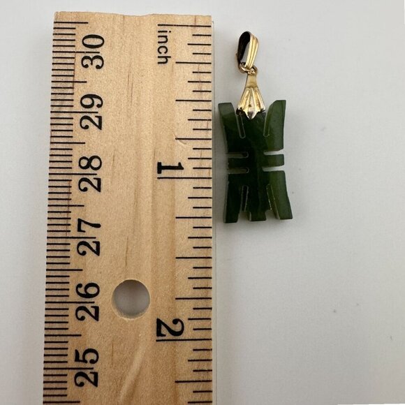 Green Jade "Hum" Pendant Good Luck Symbol - Picture 3 of 10